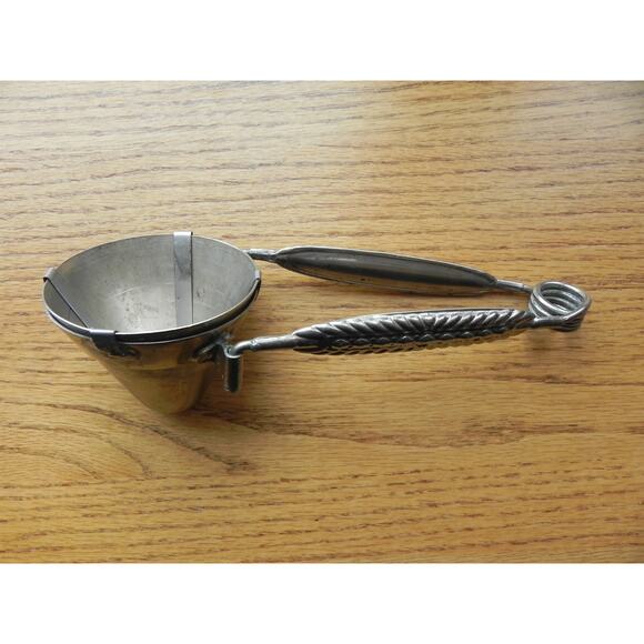 Rare Antique Vintage #8 Kingery Cone Ice Cream Scoop Decorative Squeeze Handle - Picture 1 of 13